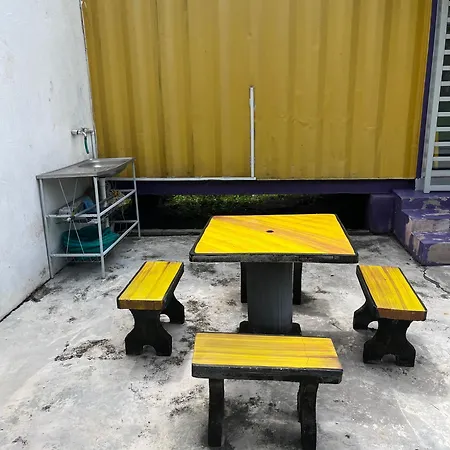 Purple Cube At Lumut Cube Homestay Kontena Exterior photo